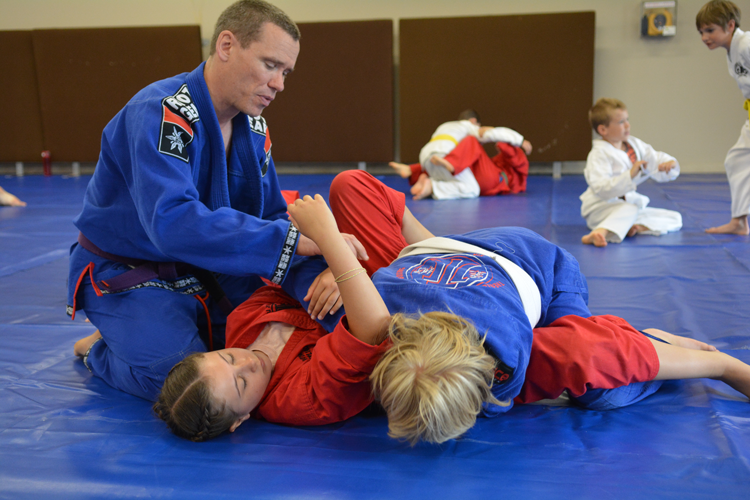 bjj_kids-teaching teaching BJJ